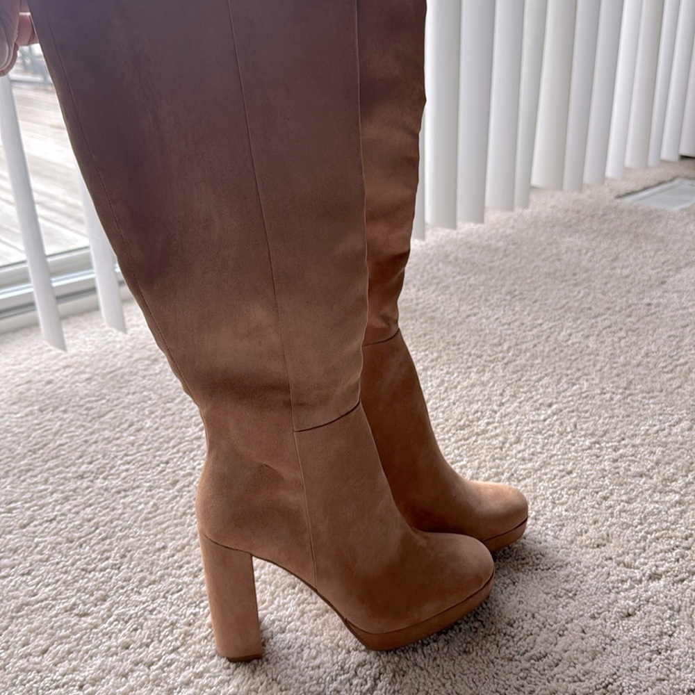 NWOT Beautiful camel color knee high boots